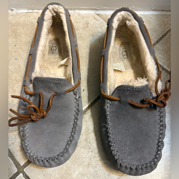 Ugg Women’s Dakota Slippers Pewter Size 7 - Picture 1 of 8
